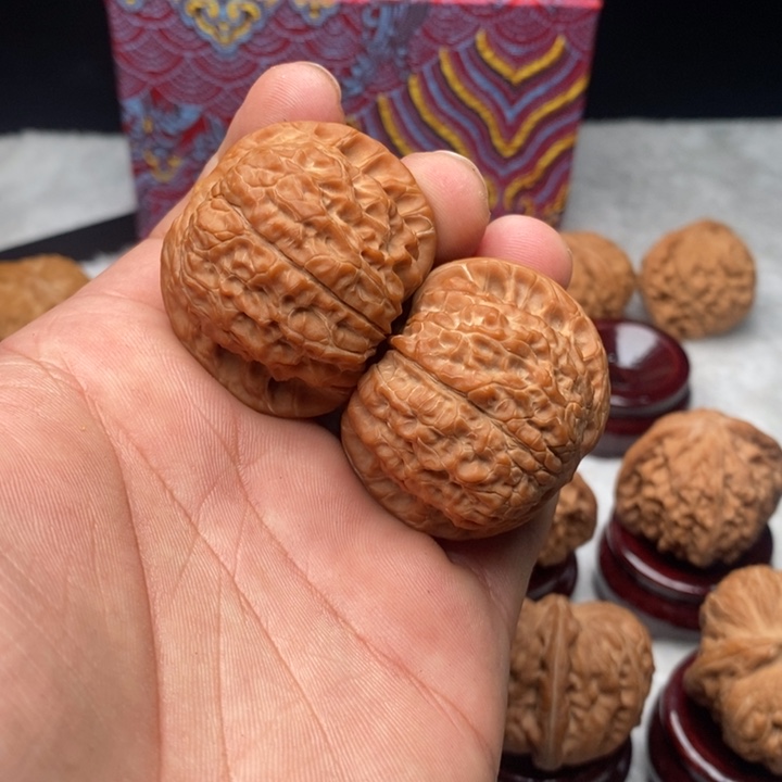 文玩核桃把件42血麒麟