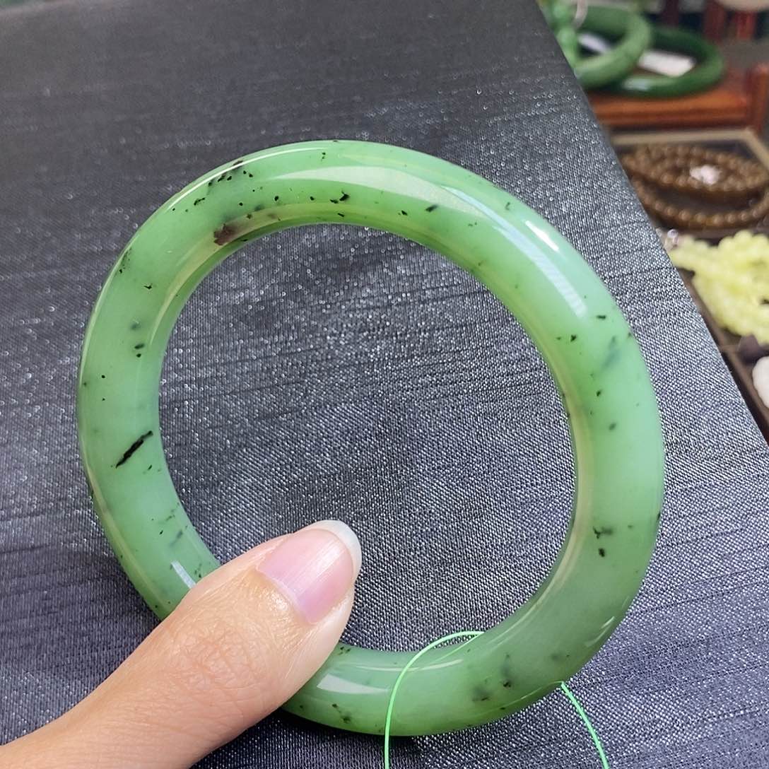 和田玉碧玉乌兰海圆条手镯58圈口未镶嵌