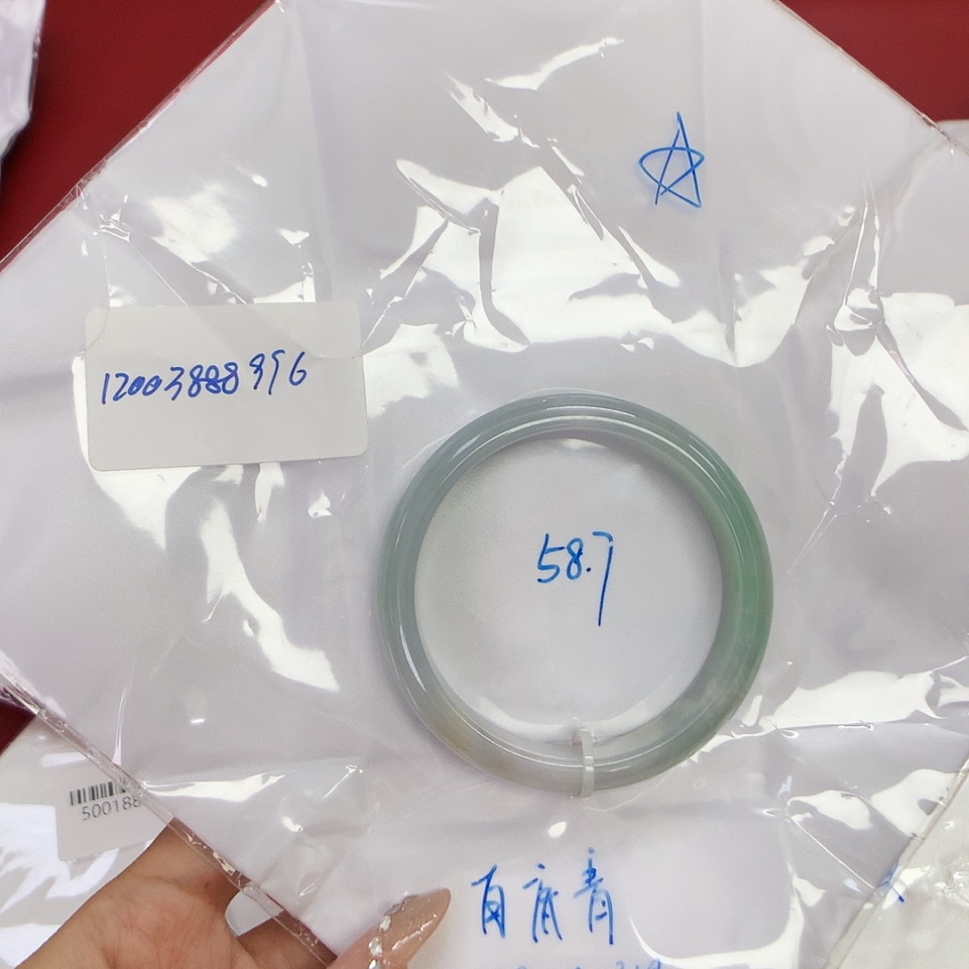 翡翠手镯未镶嵌天然缅甸翡翠手镯