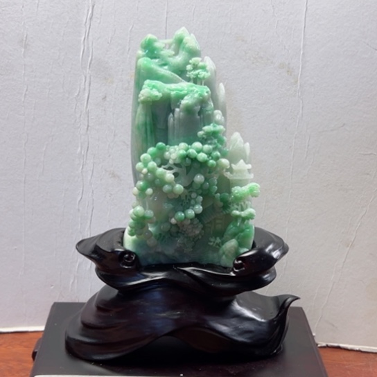 翡翠未镶嵌摆件走***路翡翠