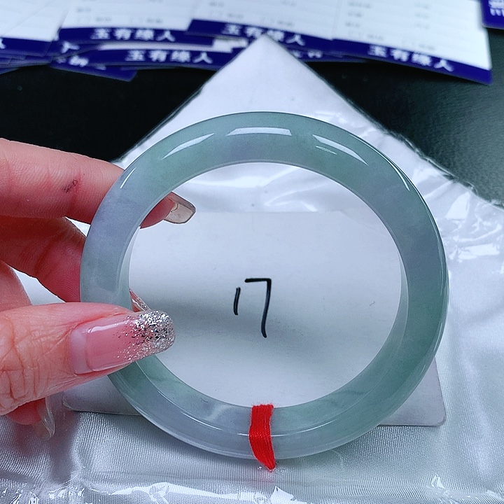 翡翠手镯未镶嵌翡翠手镯未镶嵌