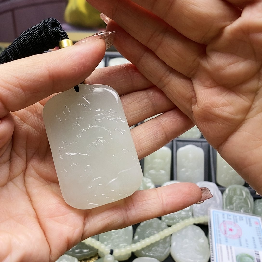 和田玉颈饰未镶嵌河****心