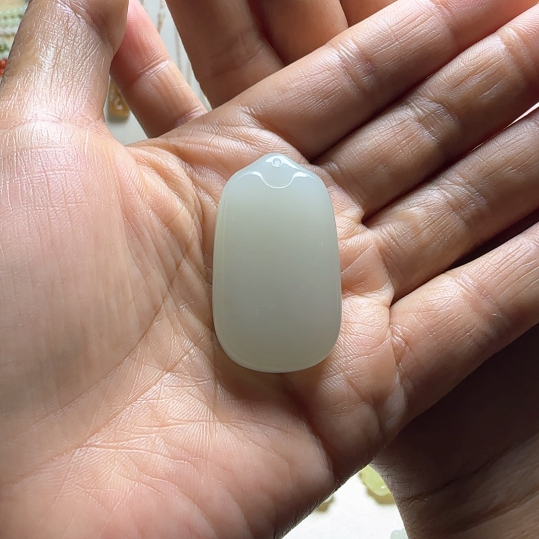 俩****和田玉未镶嵌颈饰