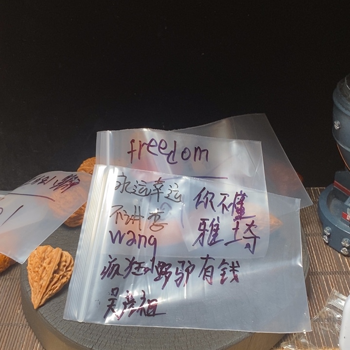 ****.核桃等经济林的食物都可以