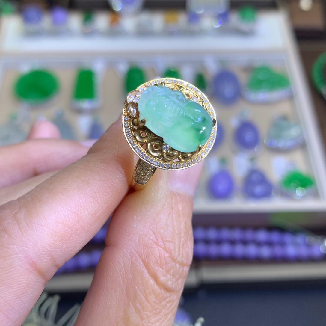 翡翠颈饰18K金镶嵌翡翠