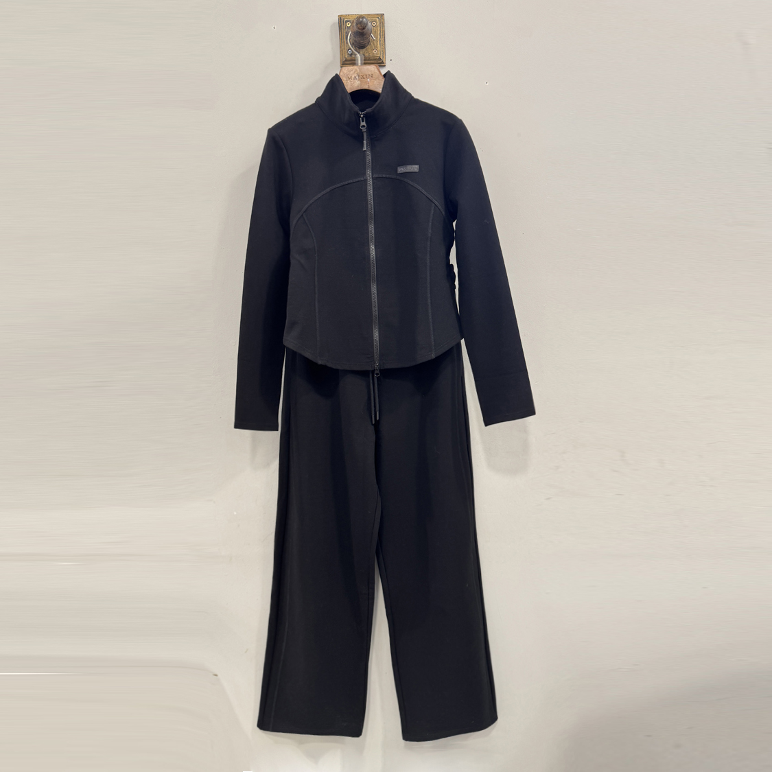 TZKYS02B麦寻2025秋冬新款黑色修身上衣休闲裤两件套女装套装气质