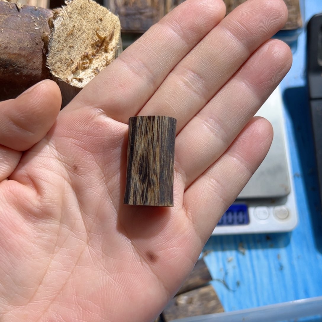 沉香吊坠白棋素牌3.8克