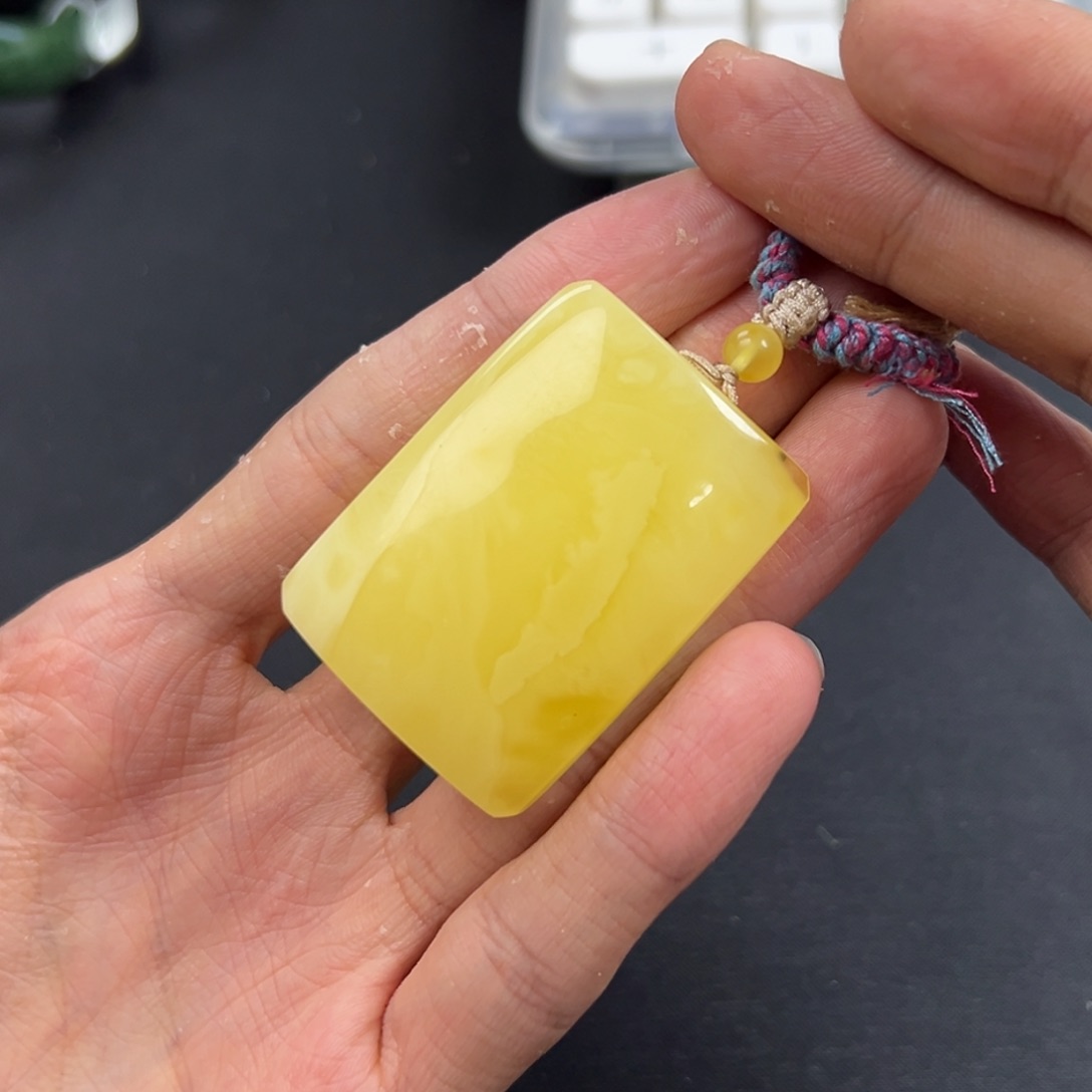 未镶嵌颈饰琥珀多