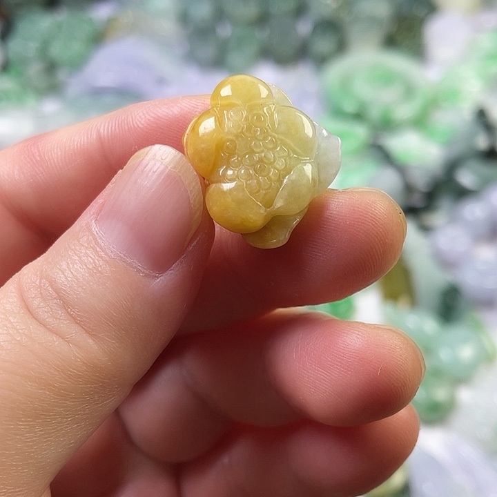 翡翠未镶嵌颈饰花