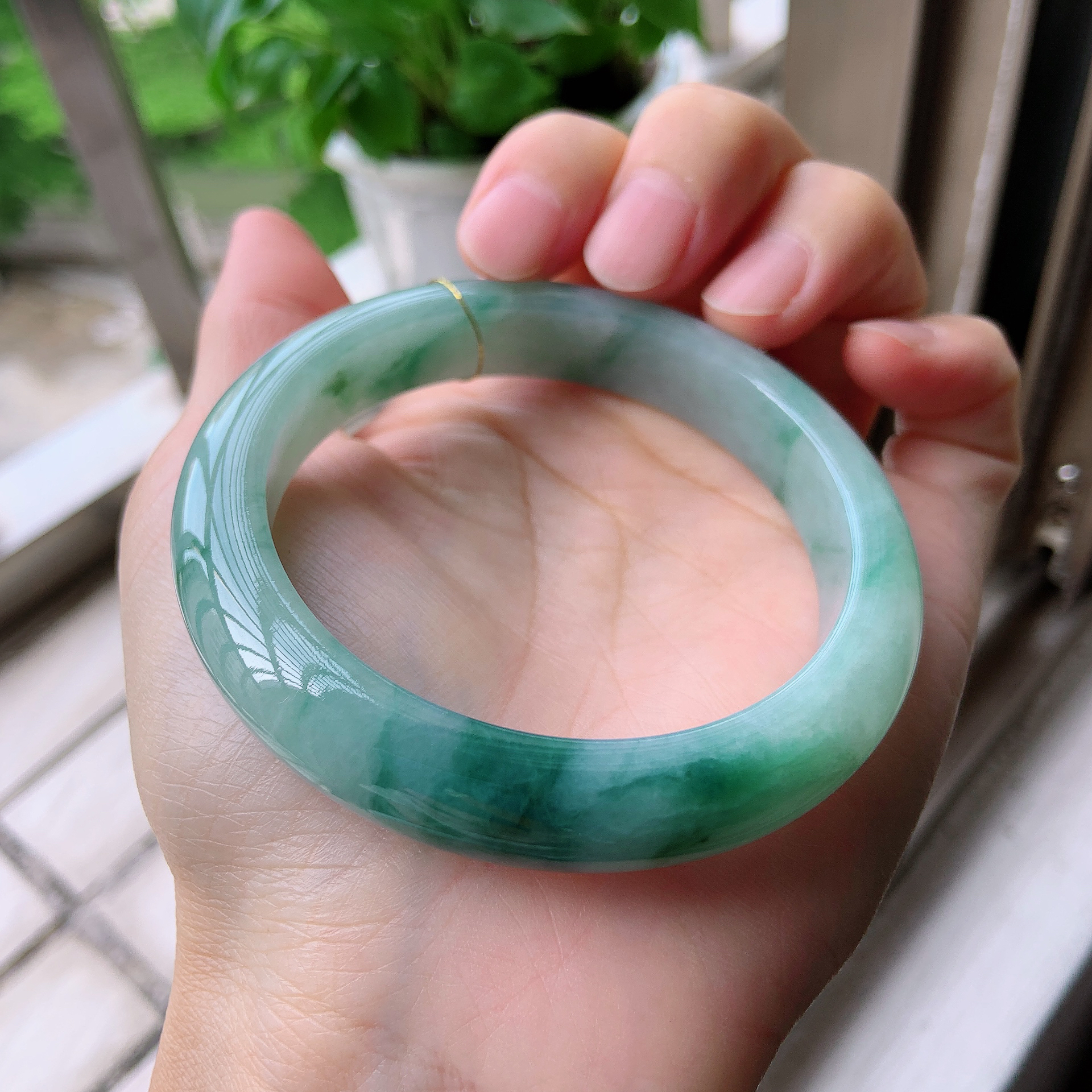 58圈缅甸天然A货老坑冰糯种飘绿宽边翡翠手镯