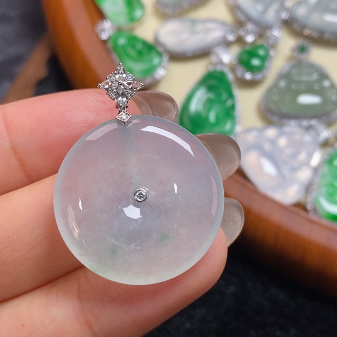 翡翠吊坠(赠链)18K金镶嵌