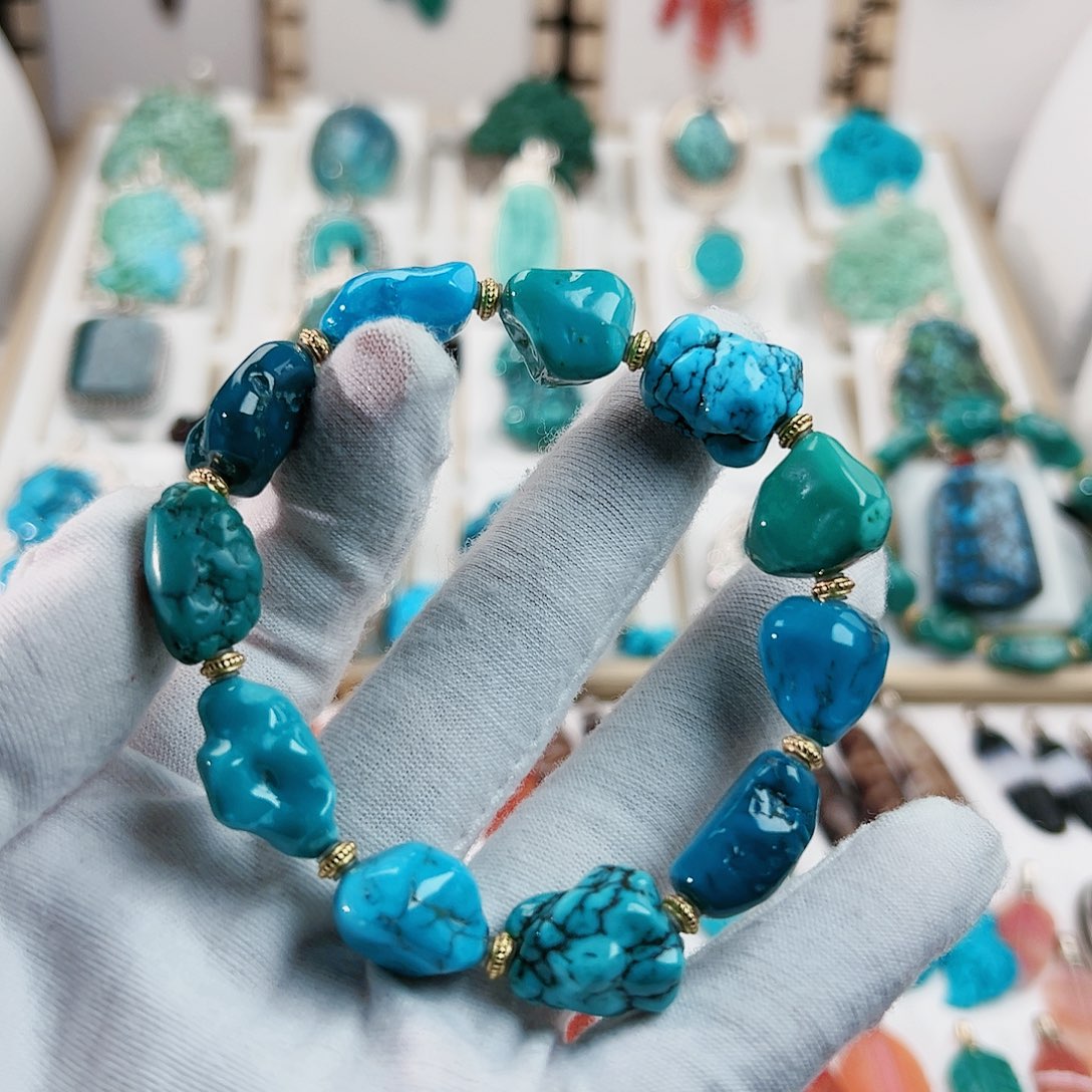 绿松石颈饰未镶嵌小*柴