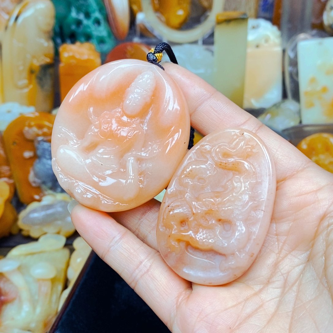 石英质玉（黄龙玉）颈饰未镶嵌