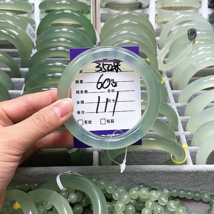 蛇纹石玉手镯未镶嵌我****话