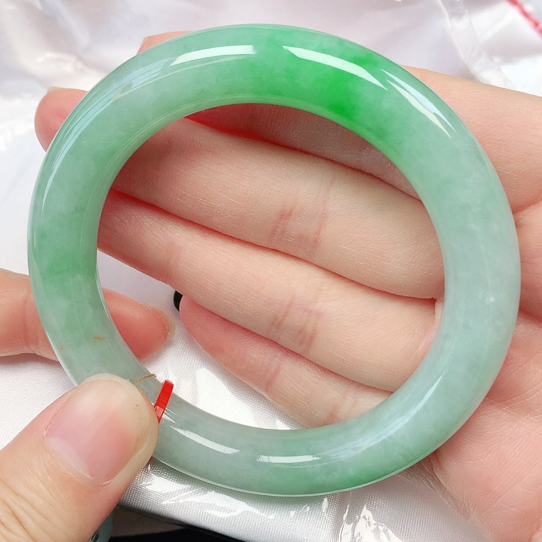 翡翠手镯未镶嵌抖音672