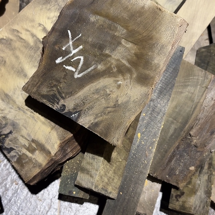 吉***照四川小叶金丝楠原材料