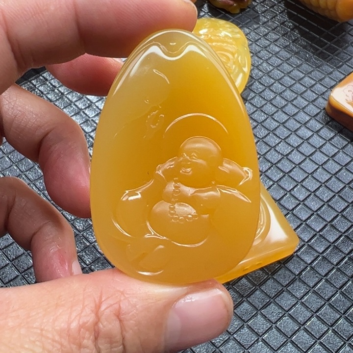 石英质玉（黄龙玉）颈饰未镶嵌