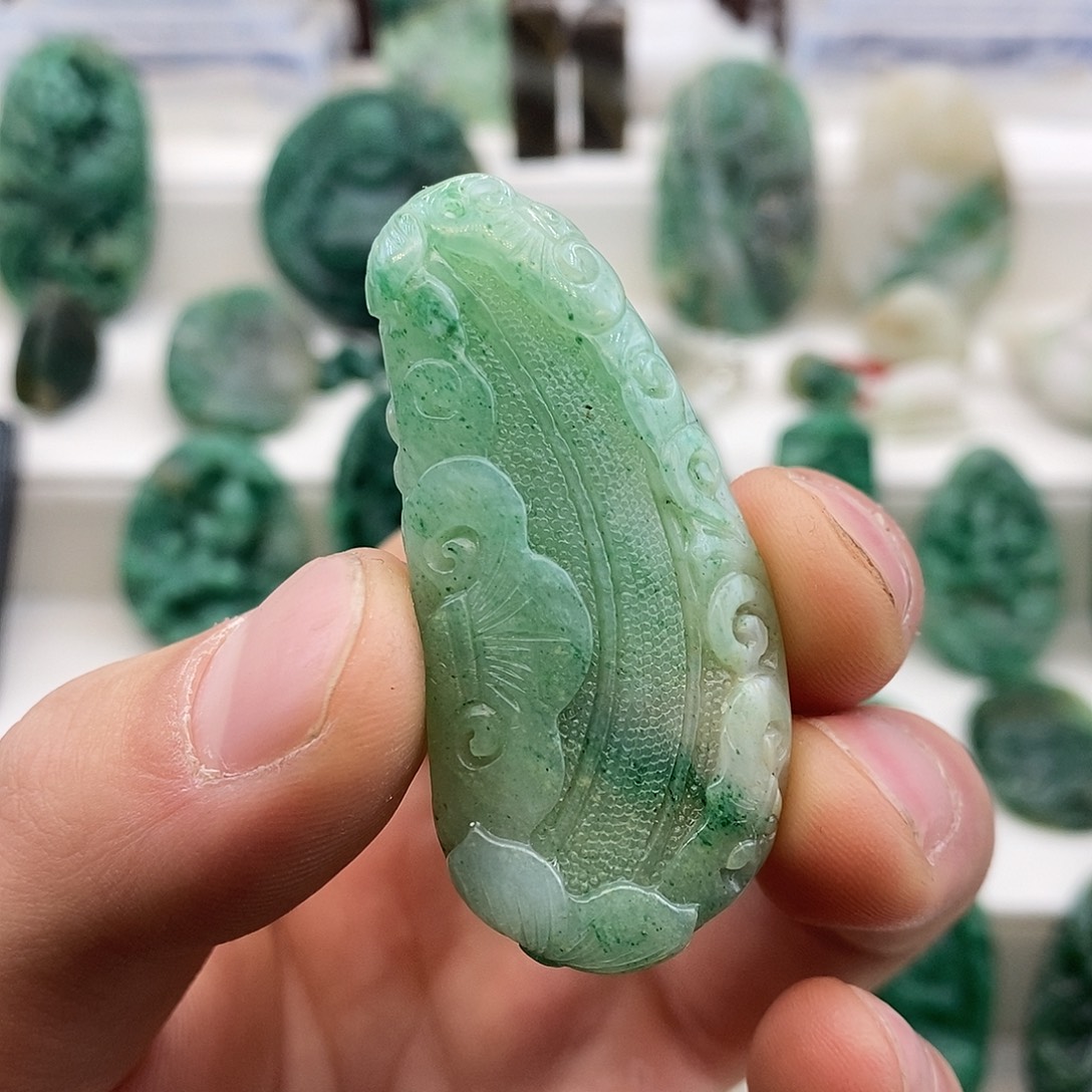 一****独山玉未镶嵌颈饰