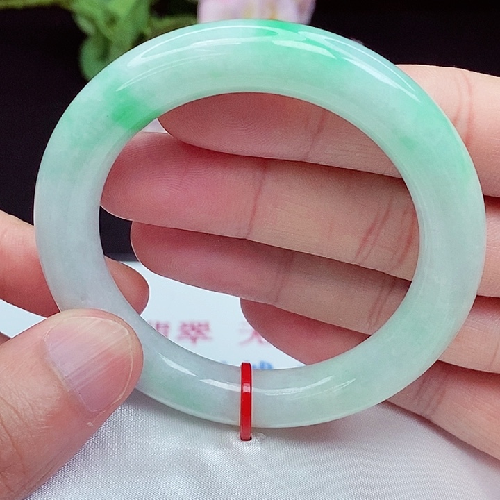 翡翠手镯未镶嵌53圈