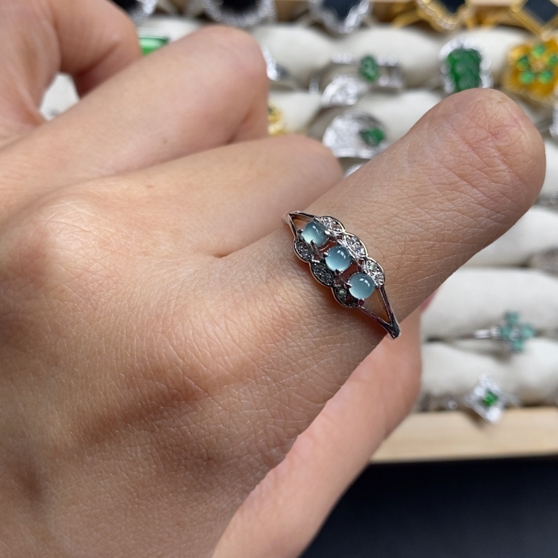 翡翠颈饰未镶嵌翡翠