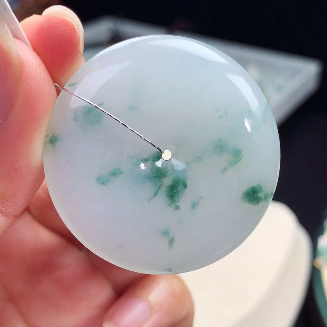 翡翠未镶嵌颈饰平安扣