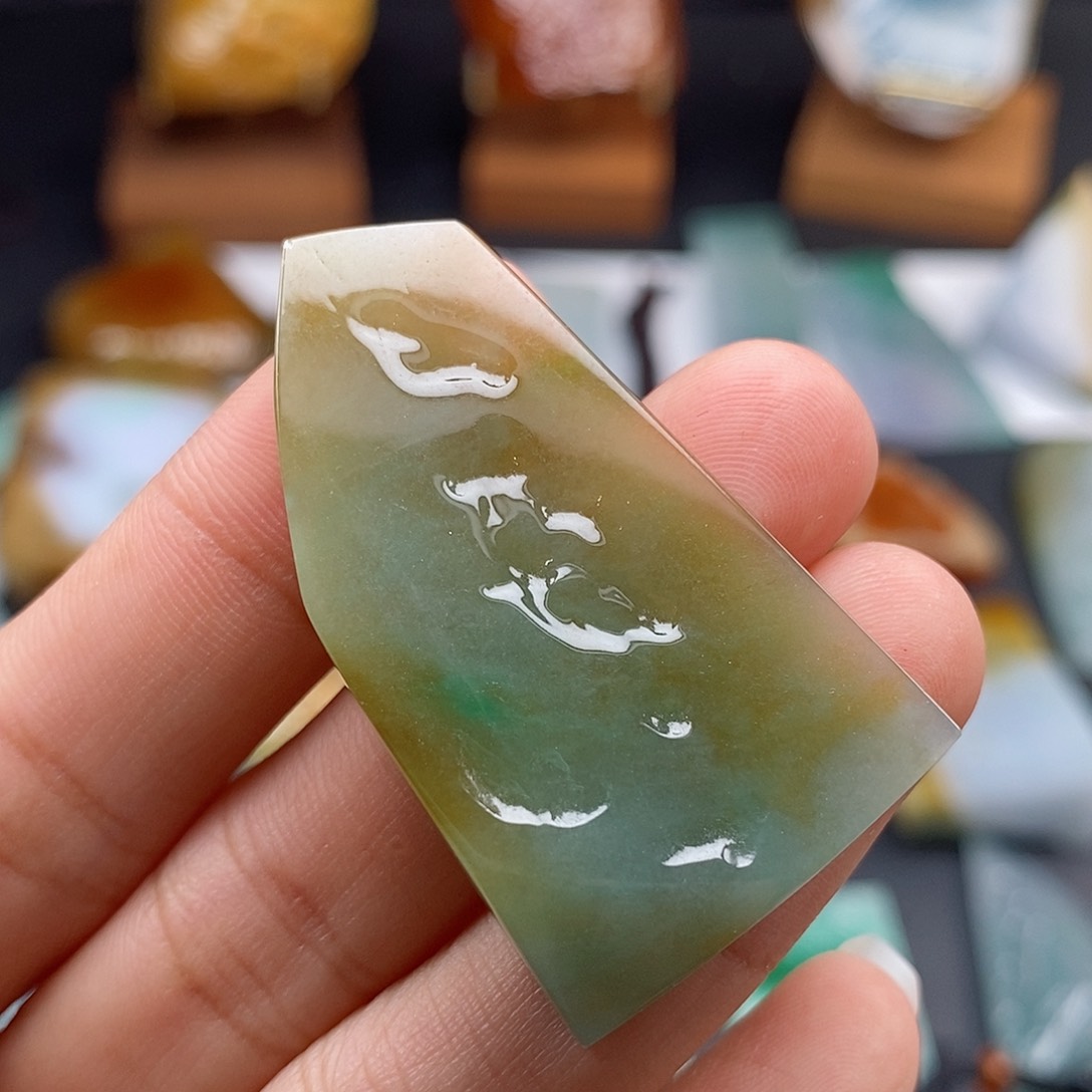 翡翠颈饰未镶嵌翡翠