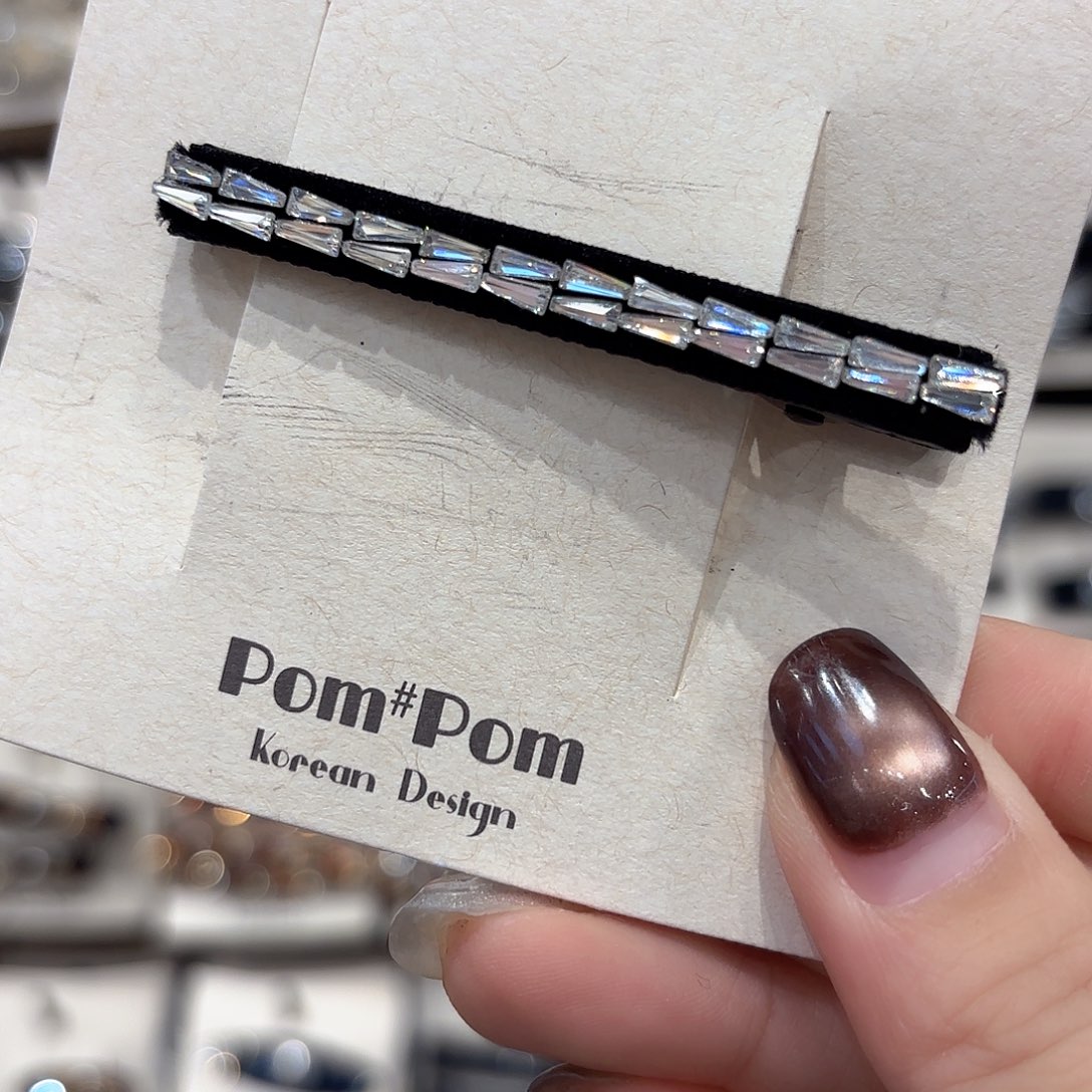 皮质铁合金白色压夹一个