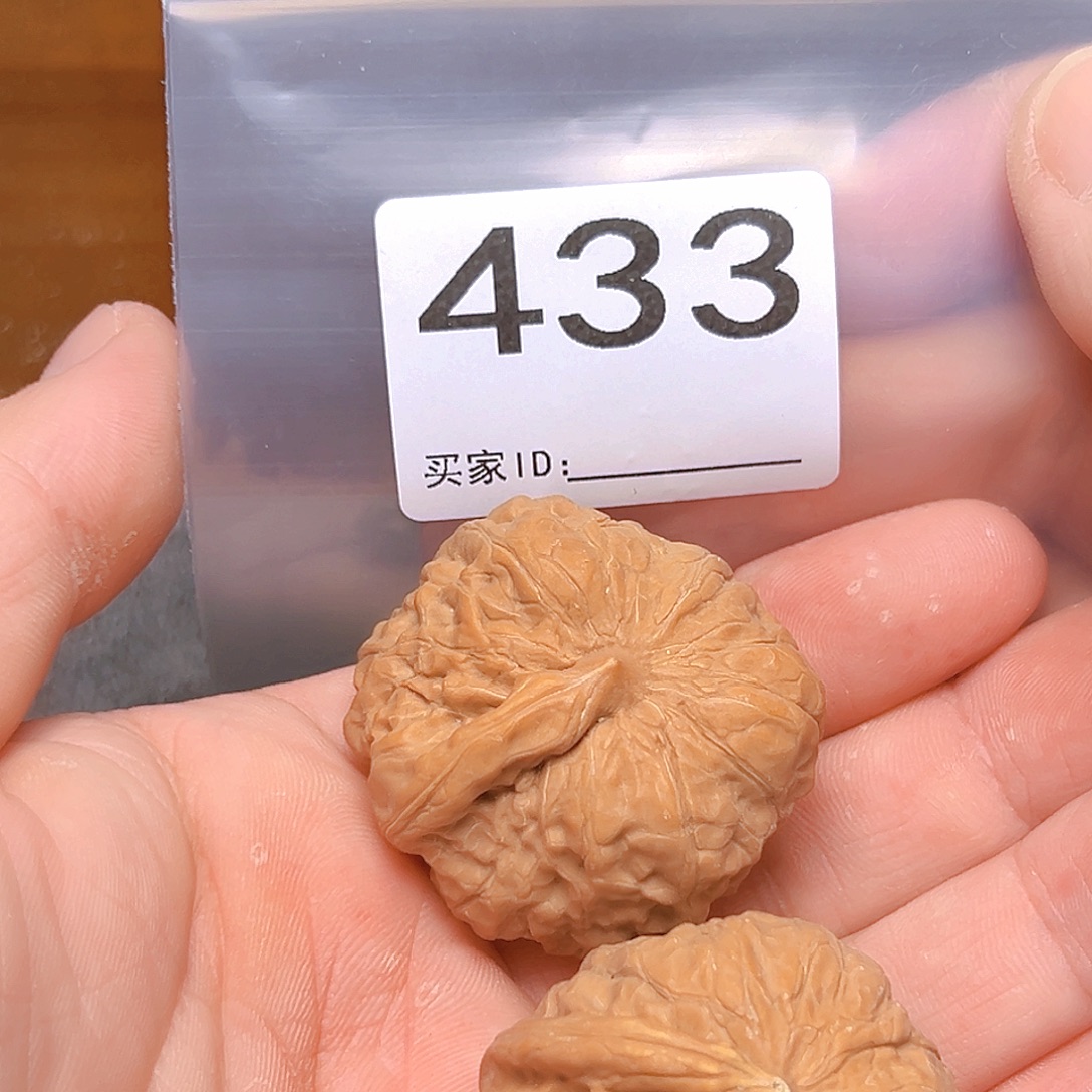 文玩核桃吊坠蛤蟆头。异形。有黄