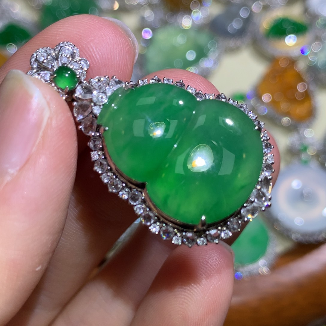 翡翠颈饰18K金镶嵌大葫芦