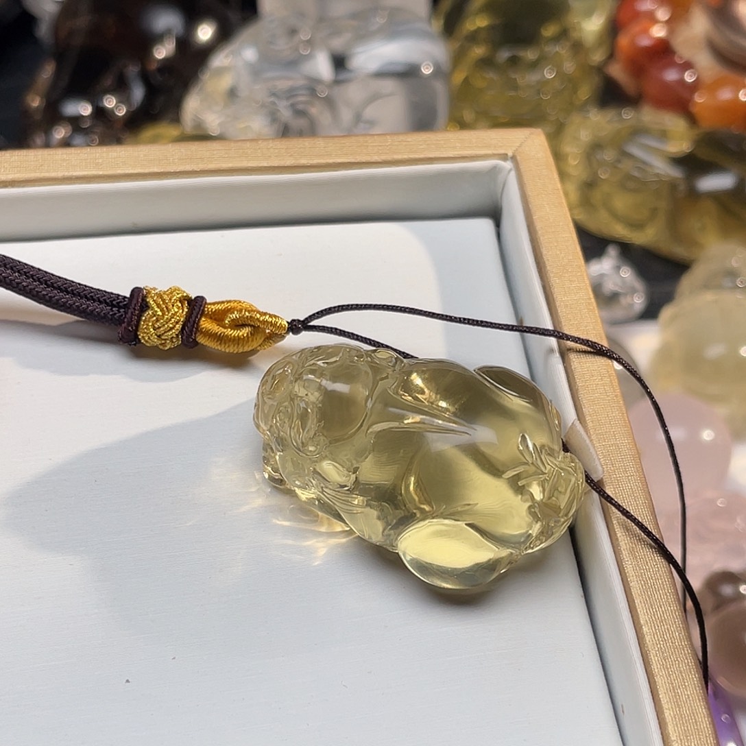 皓***…石材天然水晶吊坠摆件