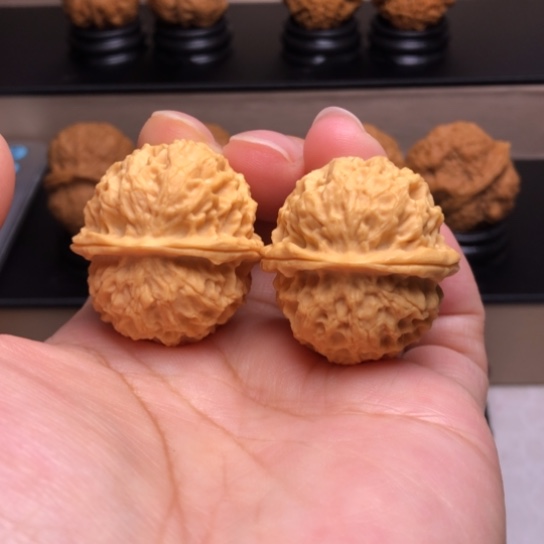 文玩核桃把件珊瑚绣球3