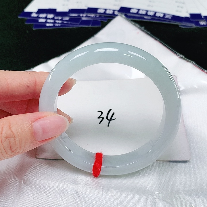 翡翠手镯未镶嵌翡翠手镯未镶嵌