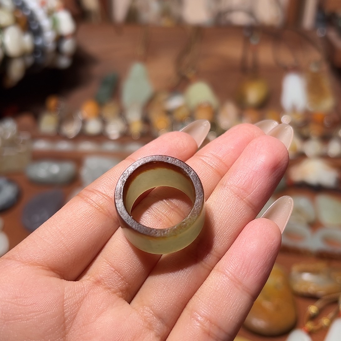 和田玉颈饰未镶嵌张*了