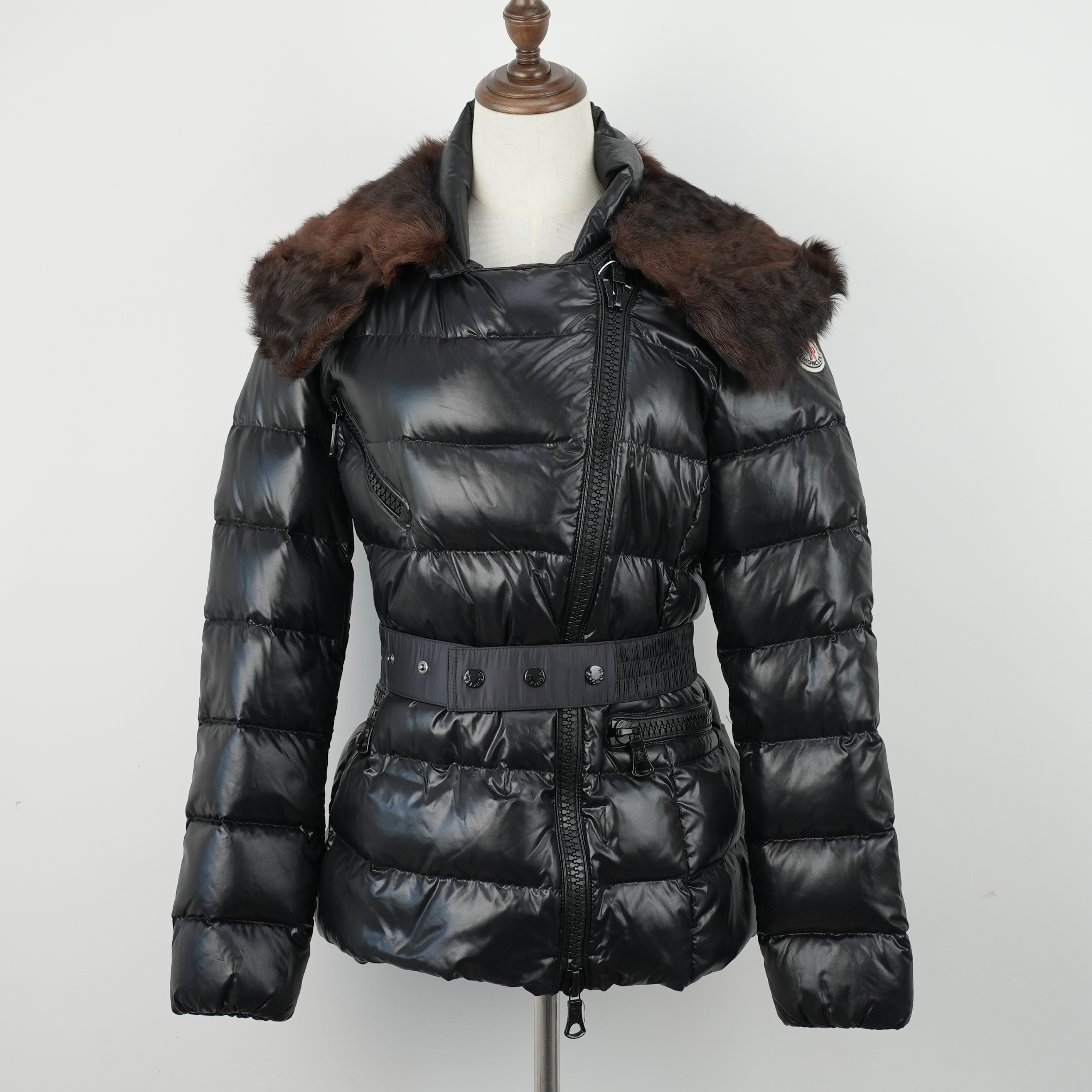 99新 MONCLER 鹅绒/25110516羽绒服4码黑色短款收腰手臂徽标女款