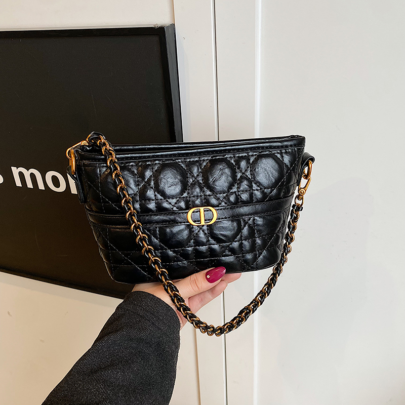 双肩带刺绣轻奢风斜挎包时尚小方包复古百搭小众高级感元宝单肩包