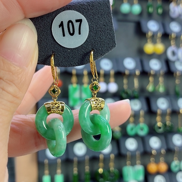 18K金镶嵌翡翠耳饰