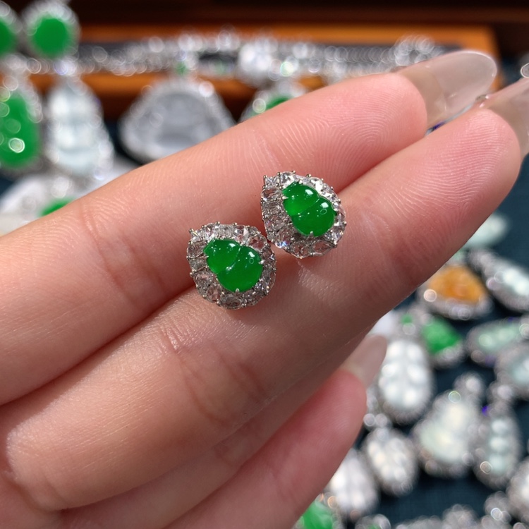 【闪购商品】翡翠颈饰18K金镶嵌@*月耳钉