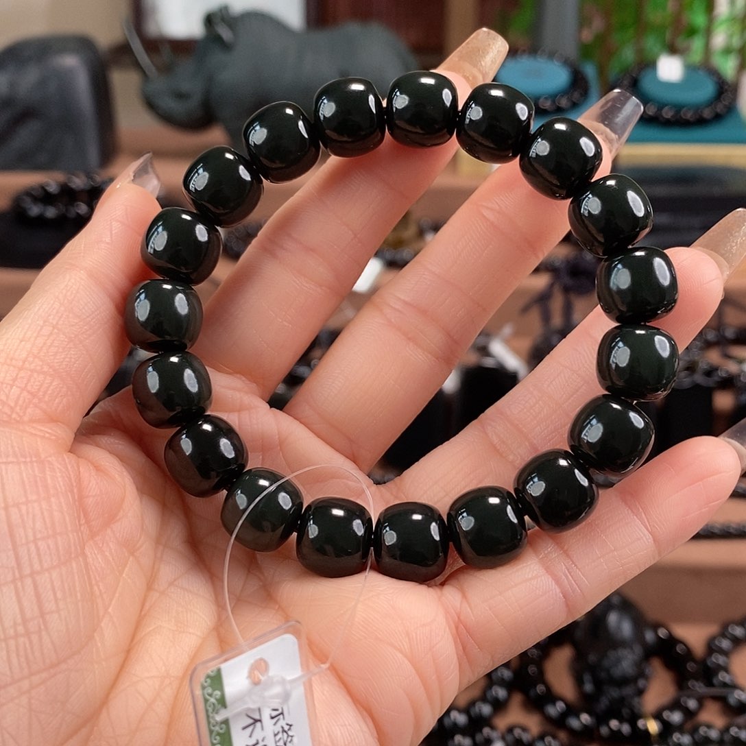 忠***良和田玉未镶嵌手链12特细