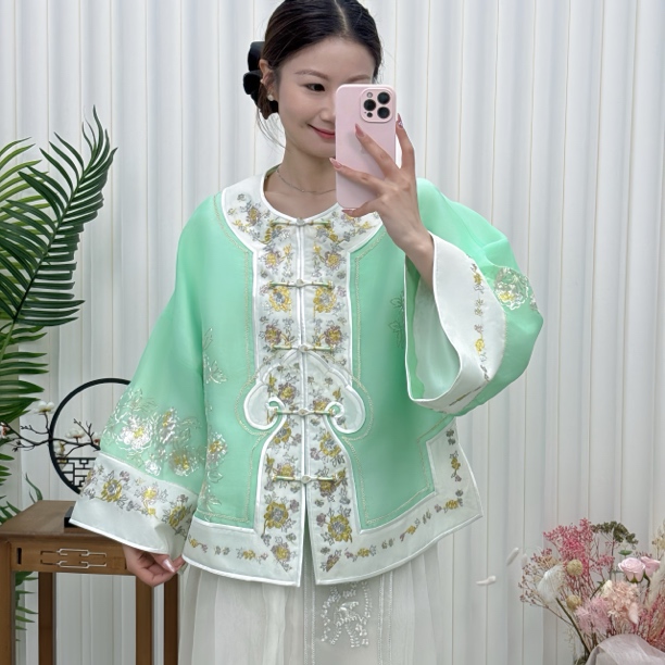 真丝欧根纱手工刺绣绿色盘金盘银绣拼接白色如意云头上衣