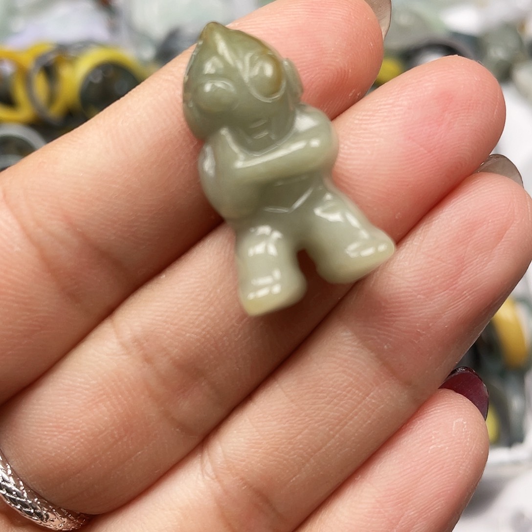 翡翠颈饰未镶嵌翡翠