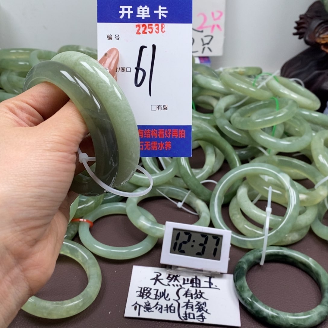 蛇纹石玉手镯未镶嵌