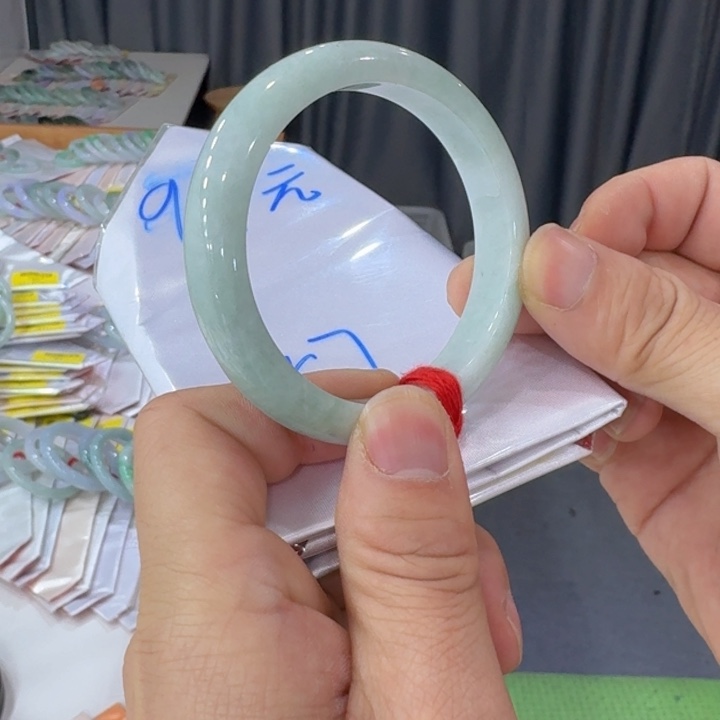 翡翠手镯未镶嵌又**又纯天然缅甸翡翠A货买断