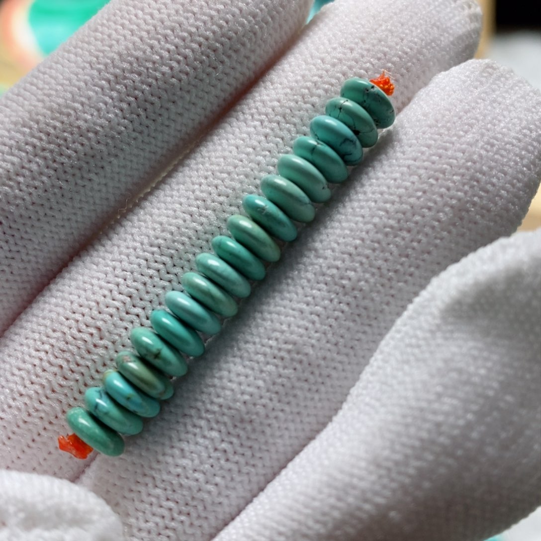 绿松石颈饰未镶嵌