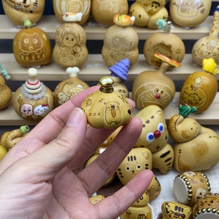 花蹲 旋转镶口。   