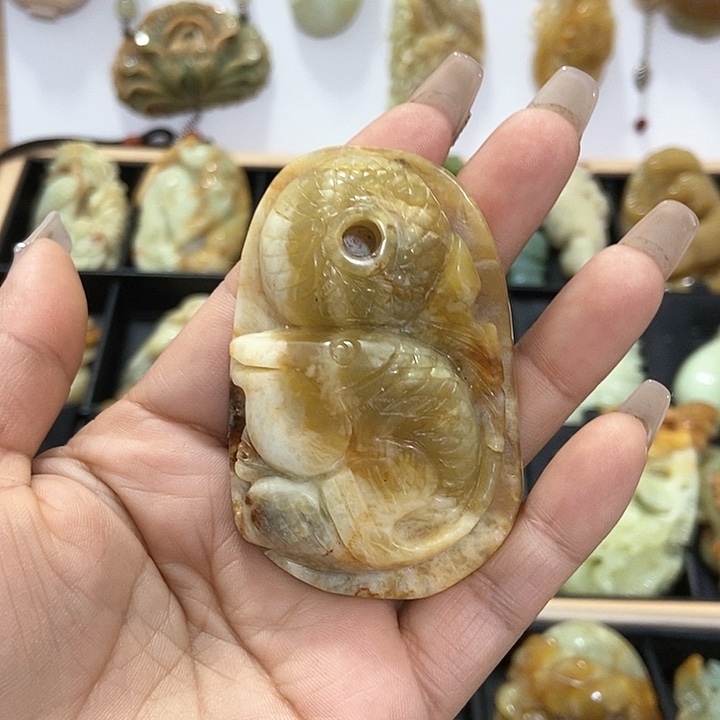 蛇纹石玉挂件未镶嵌