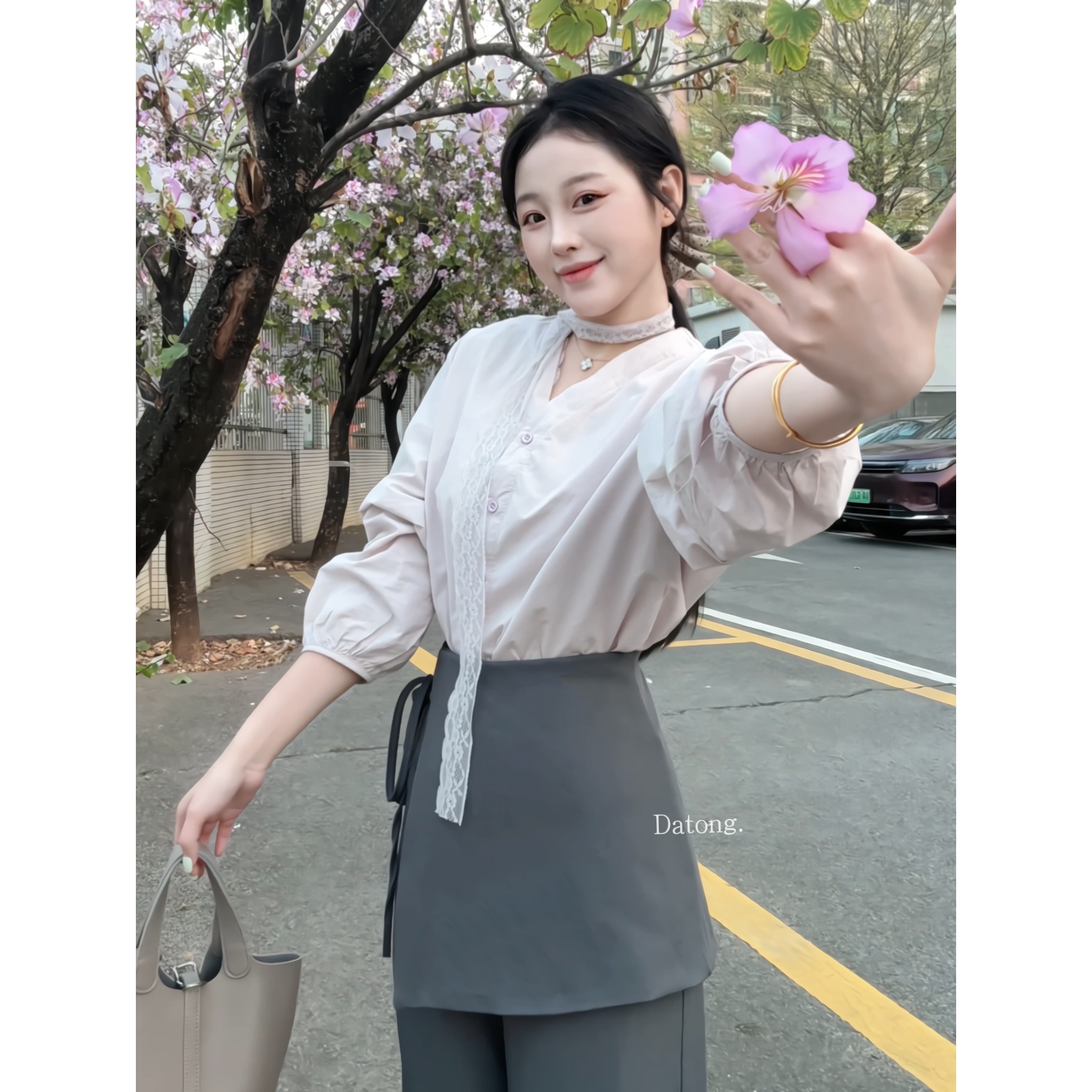 【Datong】（配飘带）气质蕾丝边V领长袖单排扣衬衫