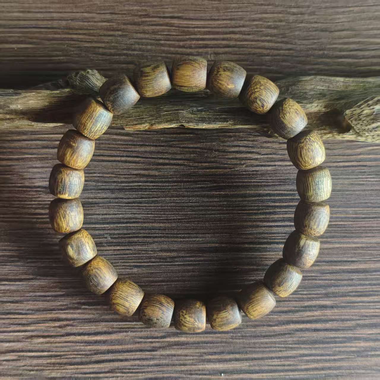 沉香单圈直切鼓珠 9mm/22颗 莺歌绿奇楠 多样性发其中一条