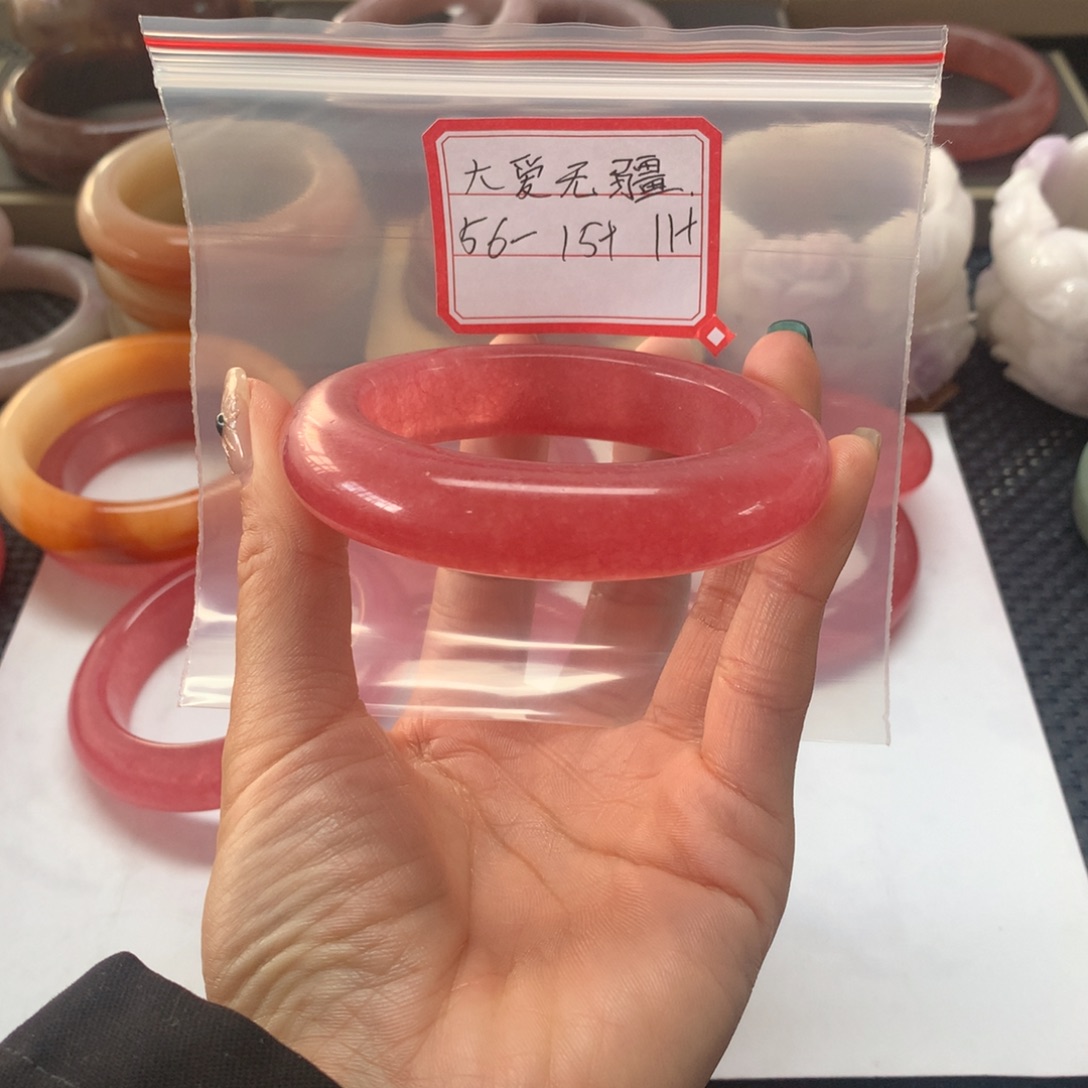 大***疆石英岩玉未镶嵌手镯