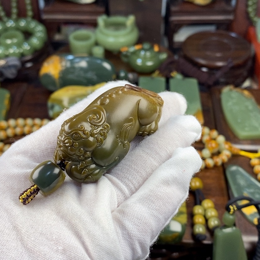 【闪购商品】岫岩河磨玉（透闪石质玉）颈饰未镶嵌金****⁸