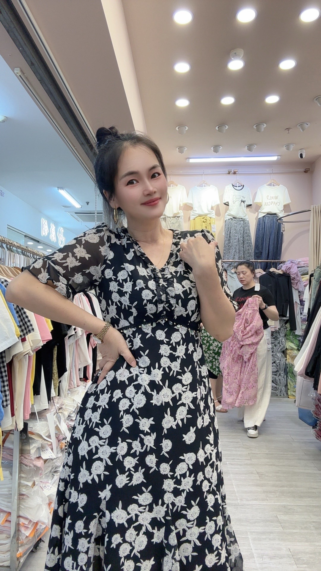 高端精致碎花短袖连衣裙女2025新款夏季妈妈裙子